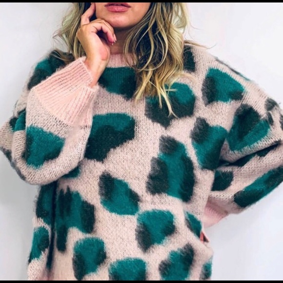 Snow Leopard Sweater - Picture 5 of 5